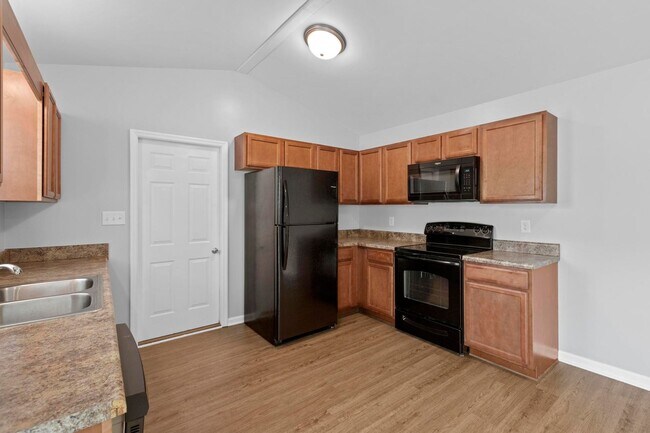 Building Photo - Ranch with fenced yard in Swansboro HS Dis...