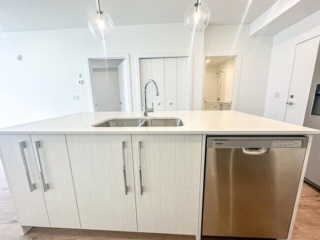 Photo du bâtiment - 681 Savanna Blvd NE