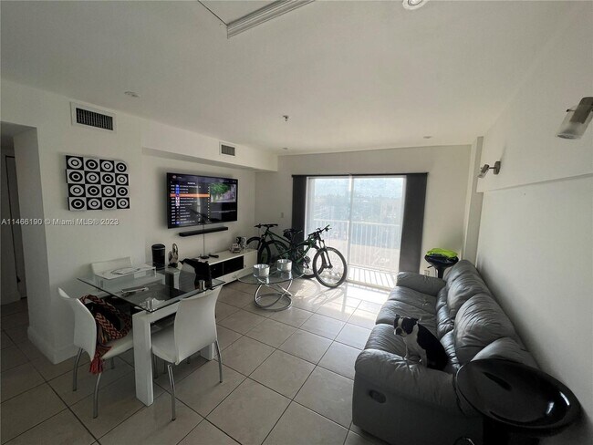 Foto del edificio - cozy two-bedroom, one-bath condo in Little...