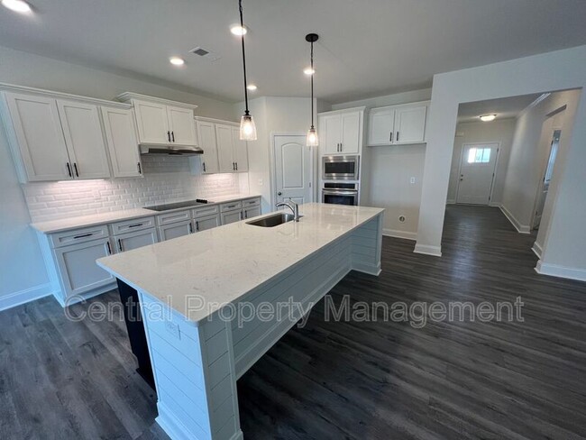 Building Photo - 102 Lariat Ct
