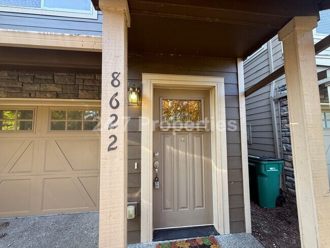 Foto del edificio - Cozy and Spacious Townhome w/ Deck & Balco...