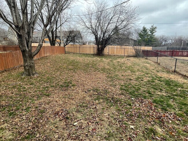 Foto del edificio - 2002 Little Kitten Ave