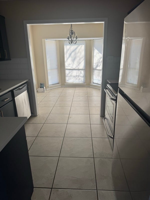 Building Photo - 2004 Pine Needle Dr E