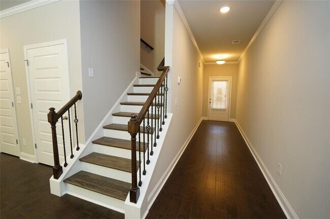 Foto del edificio - 5975 Arbor Knoll Pl