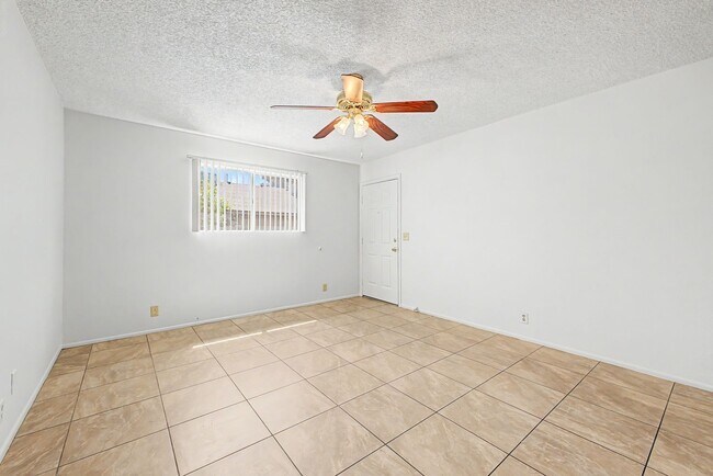 Foto del edificio - 2931 E Beck Ln