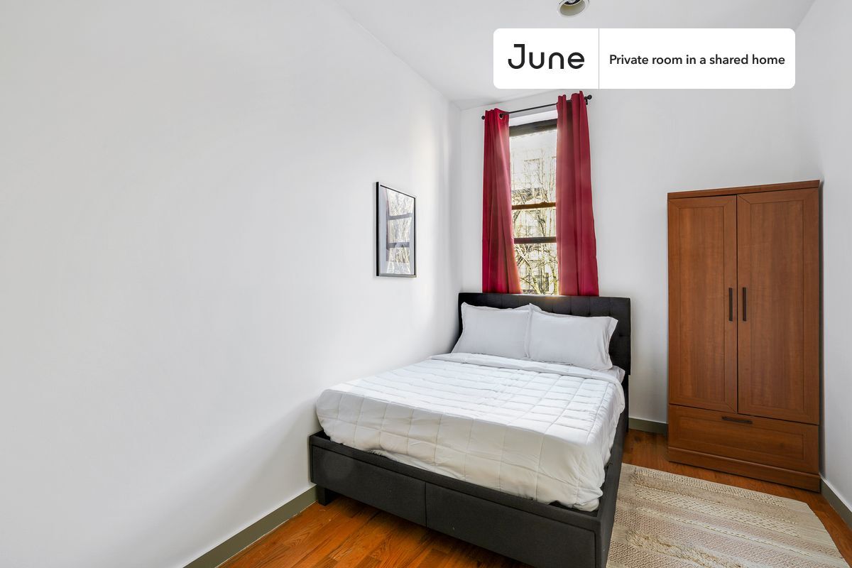 Primary Photo - Private bedroom in 4 bed/1.5 bath Home