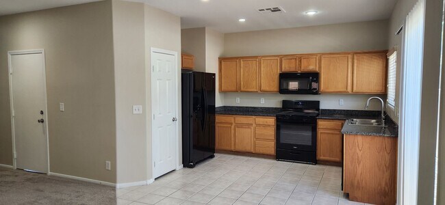 Building Photo - FRESHLY PAINTED 3BR + Loft in SW Las Vegas...