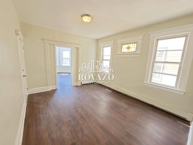 Building Photo - 525 21st St