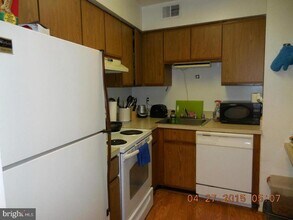 Building Photo - 5808 Royal Ridge Dr