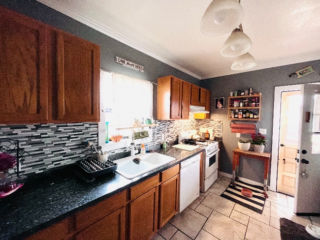 Building Photo - 400 S 1st St