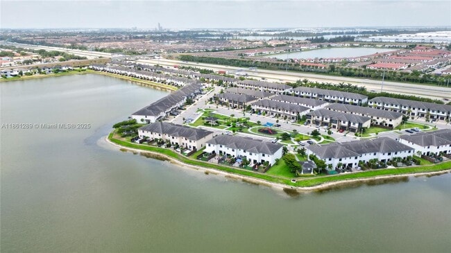 Foto del edificio - 15826 NW 91st Ct
