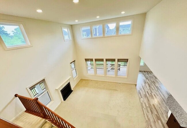 Foto del edificio - 16499 Beverly Dr