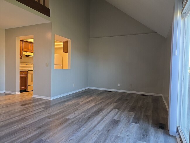 Building Photo - Welcome Home to Lagrange Living