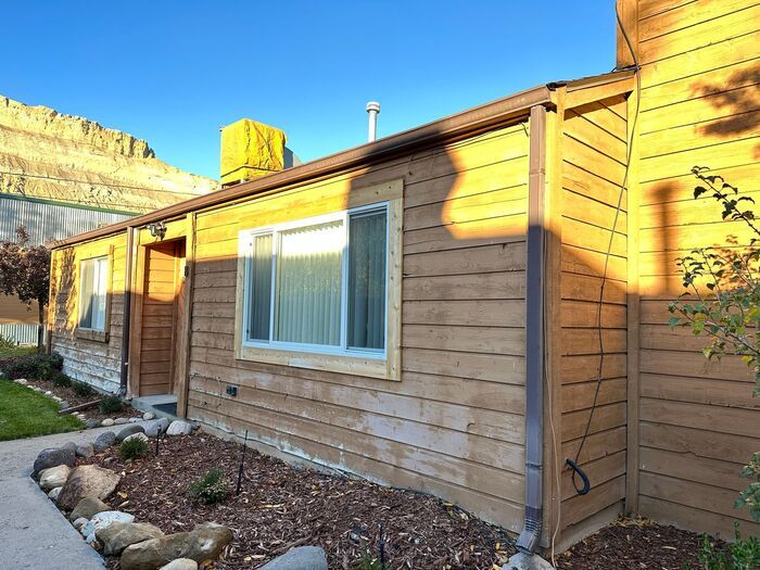 Primary Photo - 2 bedroom in Prime Palisade Location