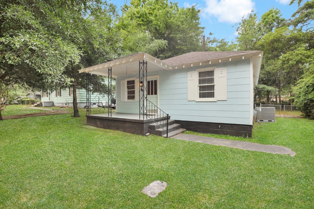 Foto principal - 1305 E 71st St