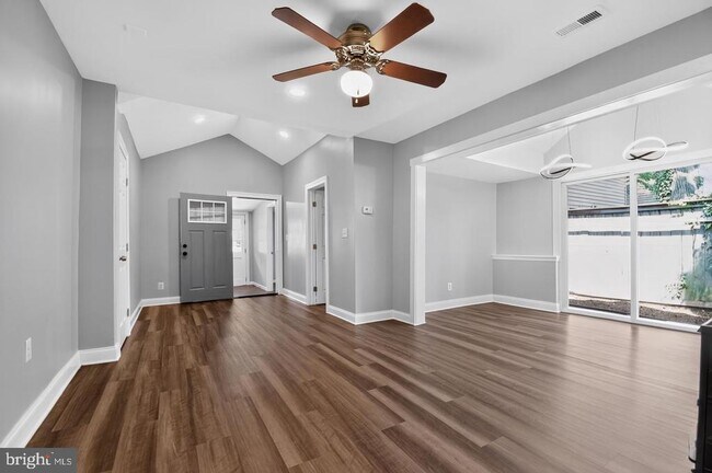 Foto del edificio - 1727 Forestville Rd