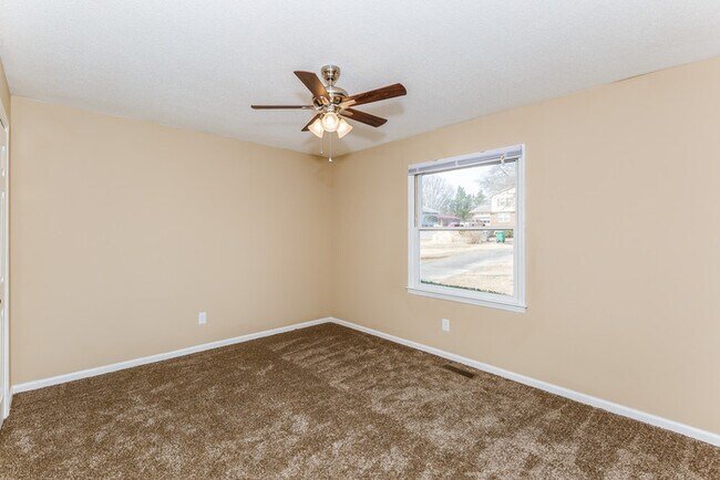 Foto del edificio - Now Available!