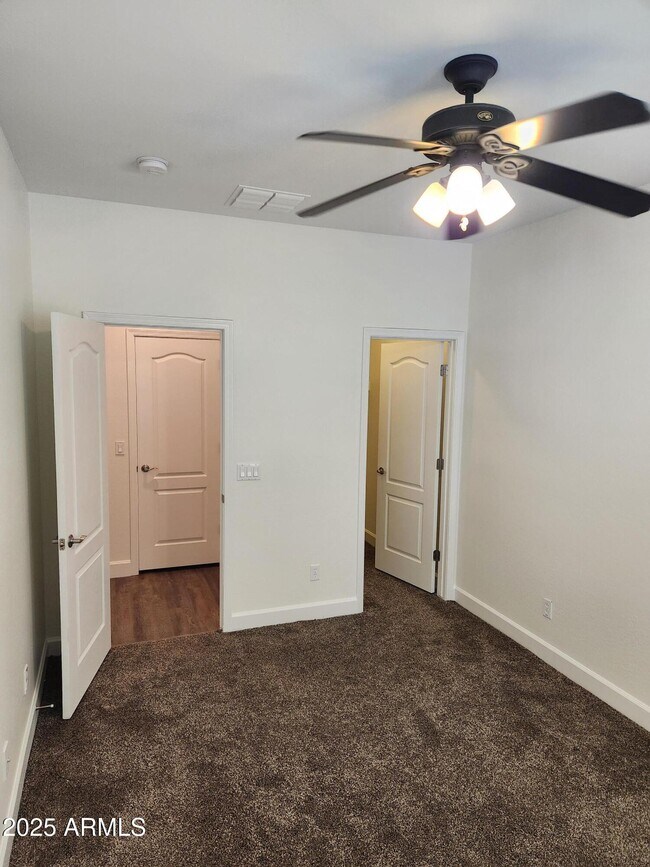 Foto del edificio - 3502 E Liberty Ln