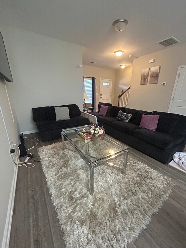 Foto del edificio - 139 Hunters Grove Dr