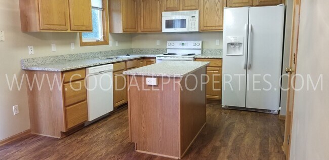 Foto del edificio - 4 Bedroom, 2.5 Bathroom Home in Johnston