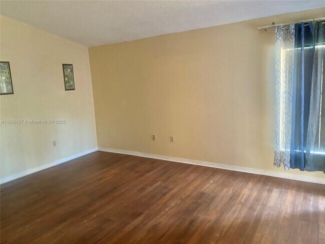 Foto del edificio - 19303 NW 87th Ct Cir