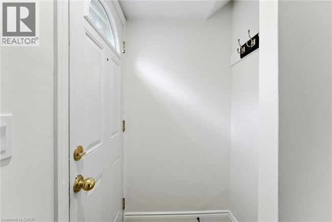 Building Photo - 262 E 17th St