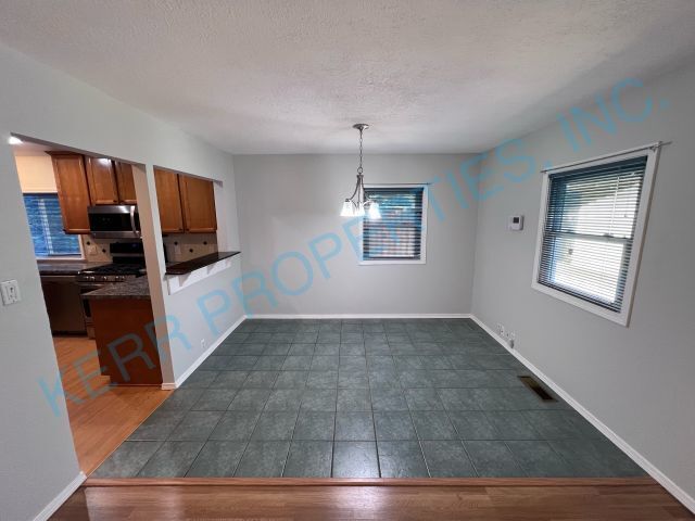 Foto del edificio - FREE RENT! 2 BD / 2 Bth - Off Street Parki...