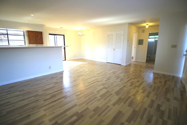 Building Photo - 93 30th Ave