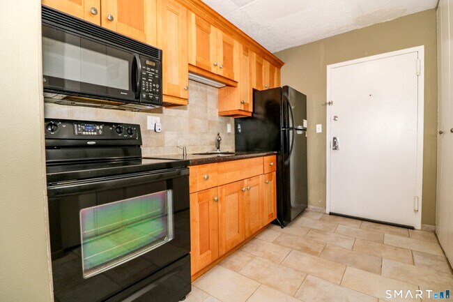 Foto del edificio - 120 Huntington Turnpike