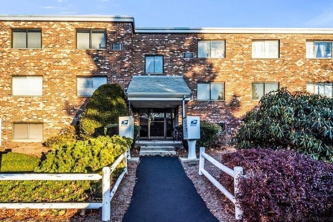 Building Photo - 69 Milliken Ave