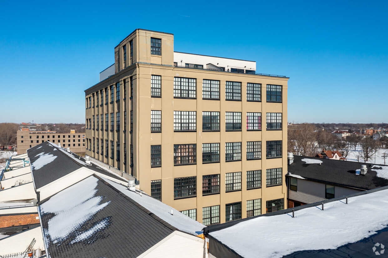 Building Photo - Lofts At Rivertown