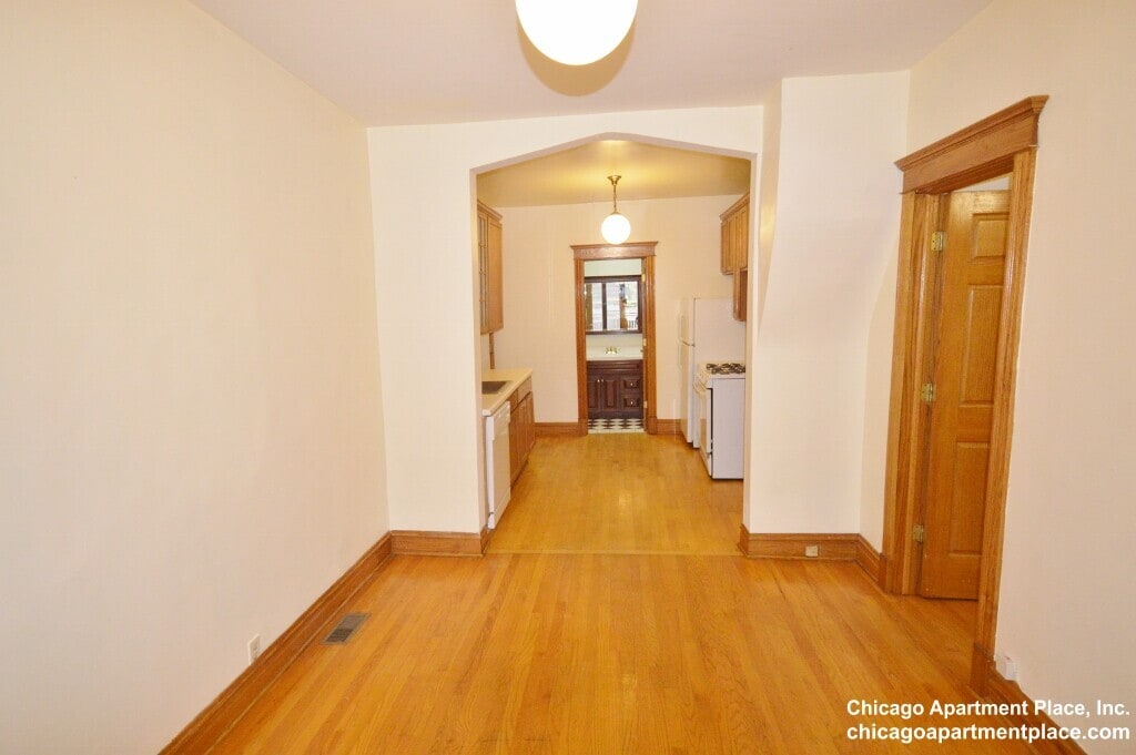 Primary Photo - 638 W Drummond Pl