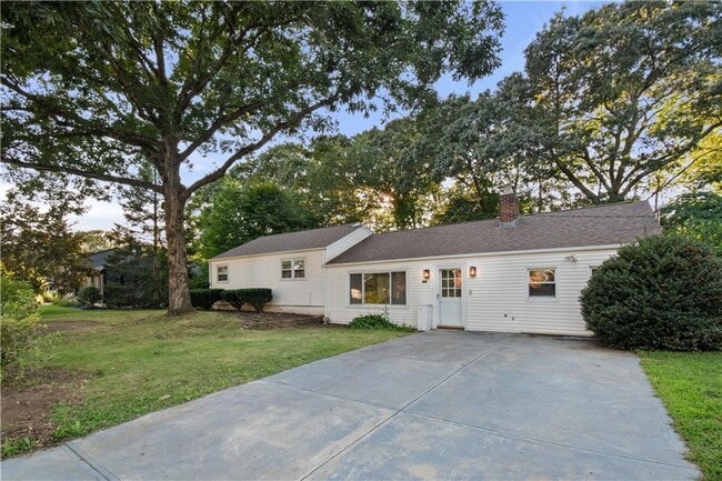 Building Photo - 63 Phillips Rd