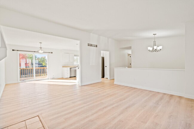 Foto del edificio - 3608 Teakwood Dr