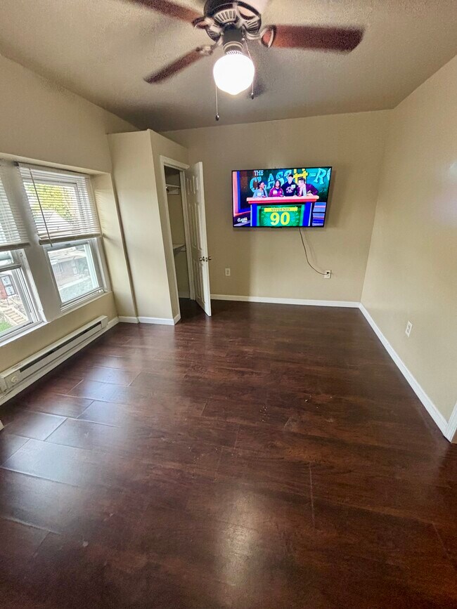 Foto del edificio - 1520 W Champlost Ave