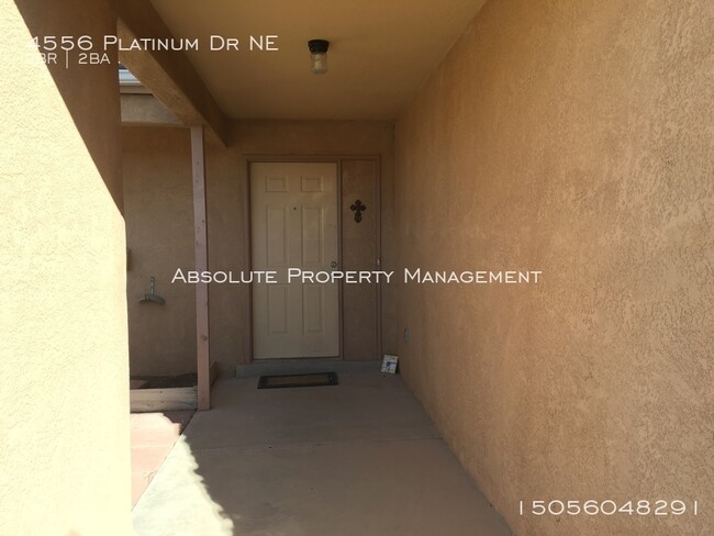 Building Photo - Beautiful 3 bedroom off Northern and 528