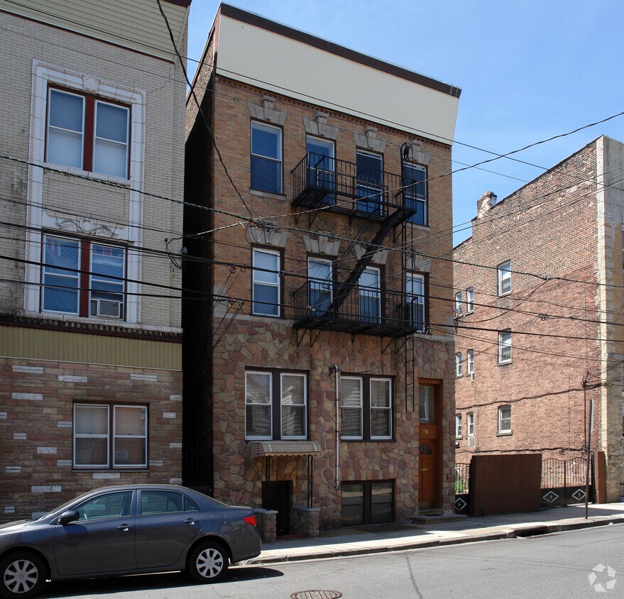 Foto del edificio - 70 Nichols St