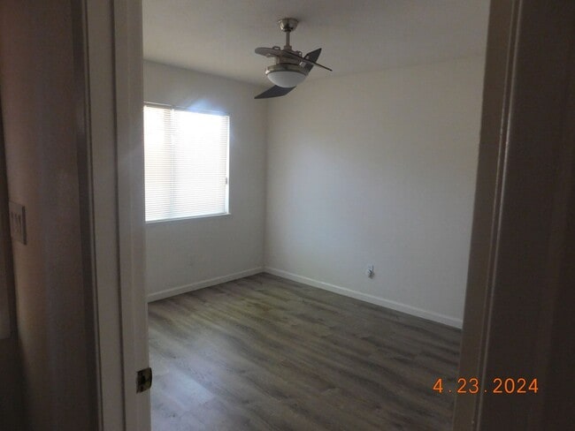 Building Photo - 400 Tepatitlan Ct