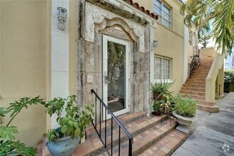 Building Photo - 880 SW 49th Terrace
