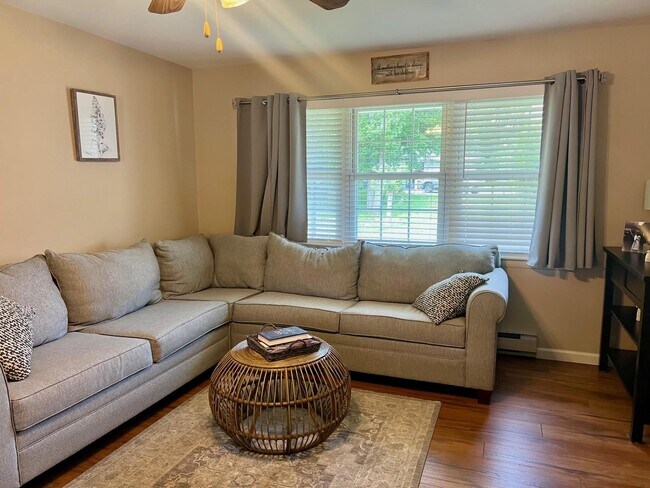 Foto del edificio - 369 Woodbridge Dr