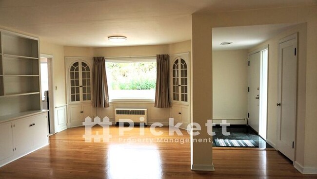 Foto del edificio - 2 Bedroom Charming Manette Home