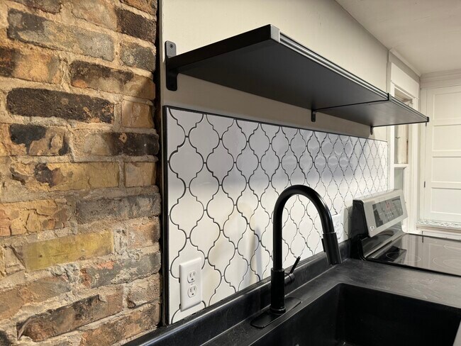 Kitchen - 1005 N State St