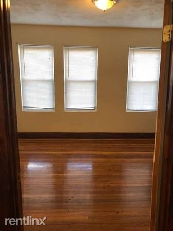 Building Photo - 2 br, 1 bath  - 823 Hyde Park Ave