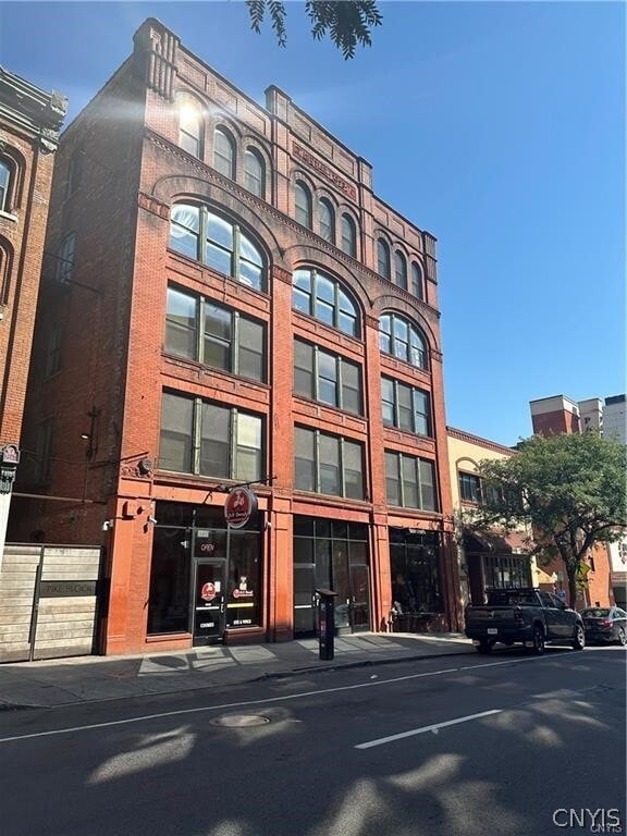 Stunning 50 South Clinton Street Gallery