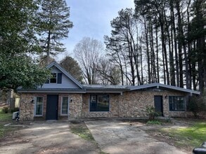 Building Photo - 1913 Simpson Dr