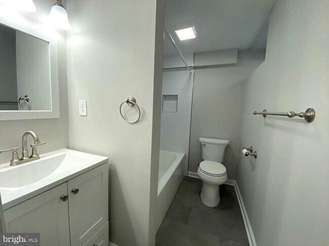 Foto del edificio - 7017 Canterbury Ln