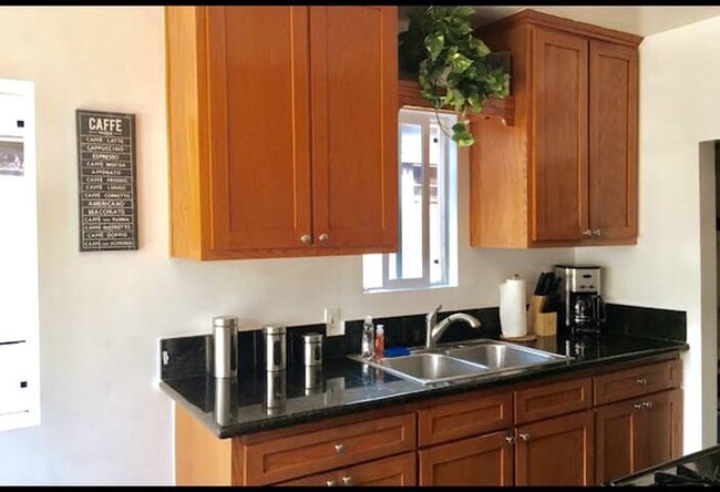 Kitchen - 347 Rose Ave