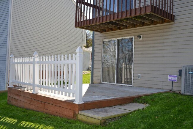 Patio de 12' x 13' - 152 Villa Dr