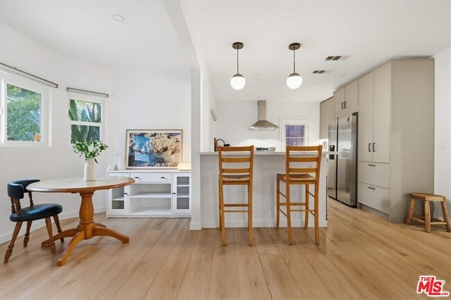 Building Photo - 3540 Division St