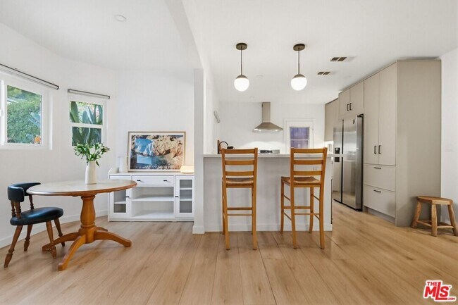 Foto del edificio - 3540 Division St